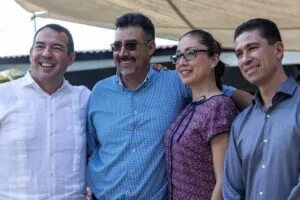Roberto Cabrera defiende patrimonio de familias sanjuanenses con la entrega de 84 escrituras