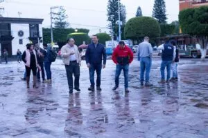 Roberto Cabrera supervisa trabajos de limpieza en Plaza Independencia y Jardín de la Familia