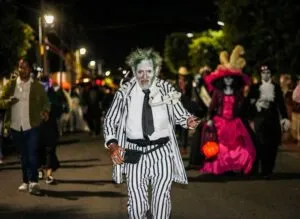 Realizan la Marcha de los Muertos y Concurso de Disfraces en San Juan del Río