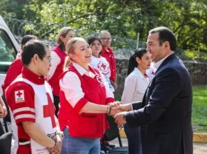 Roberto Cabrera entrega donativo a Cruz Roja Mexicana San Juan del Río