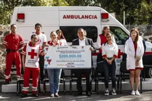 Roberto Cabrera entrega donativo a Cruz Roja Mexicana San Juan del Río