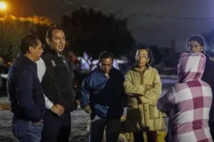 Supervisa Roberto Cabrera trabajos de alumbrado y aseo en Sagrado Corazón
