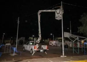Supervisa Roberto Cabrera trabajos de alumbrado y aseo en Sagrado Corazón