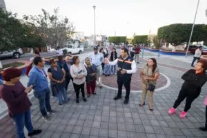 Roberto Cabrera realiza recorrido por parques de colonia Pedregoso en San Juan del Río