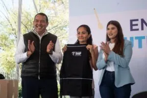 Georgina Sánchez y Roberto Cabrera encabezan entrega de utensilios para aulas cocina