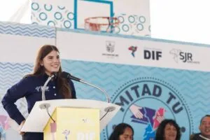 A través de Mitad Tú, Mitad Yo, DIF Municipal entrega materiales a primaria de Barrio de La Concepción