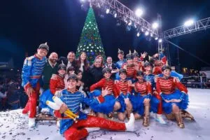 Arranca Festival Alegría 2023 en San Juan del Río con encendido de Mega Pino Navideño