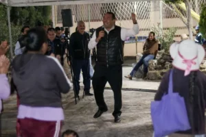 Roberto Cabrera pone en marcha rehabilitación de la plaza principal de Santa Rosa Xajay con casi 1 mdp de inversión 3 Roberto Cabrera pone en marcha rehabilitación de la plaza principal de Santa Rosa Xajay con casi 1 mdp de inversión