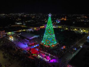 Asisten más de 27 mil personas al Desfile Navideño del Festival Alegría 2023 en San Juan del Río