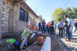 Supervisa Roberto Cabrera rehabilitación de calles en San Germán