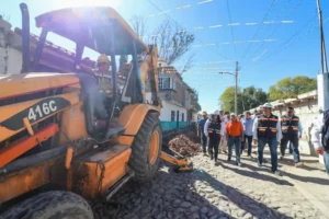 Supervisa Roberto Cabrera rehabilitación de calles en San Germán 3 IMG 20240104 WA0021