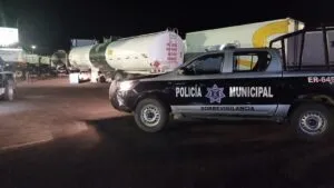 Pipa con hidrocarburo intentaba escapar de autoridades de Hidalgo; fue asegurada por elementos de la SSPM SJR 2 IMG 20240111 WA0001