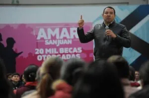 Roberto Cabrera inicia la entrega del Programa Becas Adelante en beneficio de 20 mil estudiantes 2 IMG 20240207 WA0018