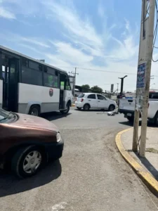 Aparatoso accidente en Paseo Central 2 IMG 20240415 WA0003