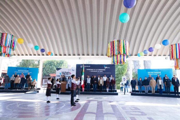 Roberto Cabrera y director general del COBAQ dan inicio a la construcción de dos aulas para juventudes con discapacidad